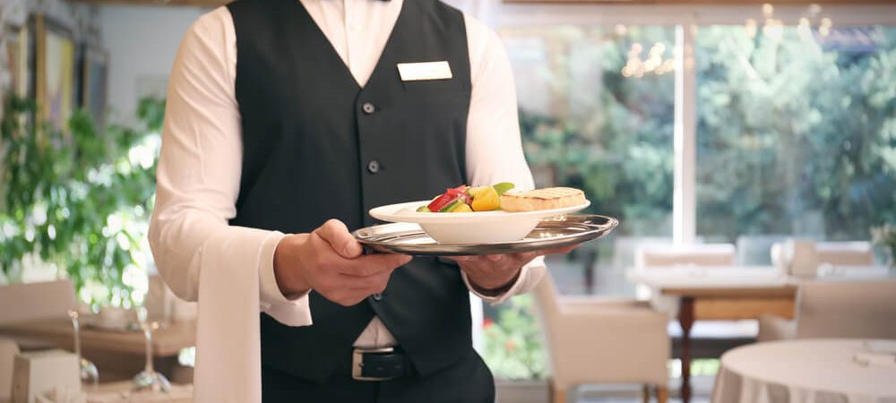 Kelner – jakimi cechami powinien się charakteryzować?